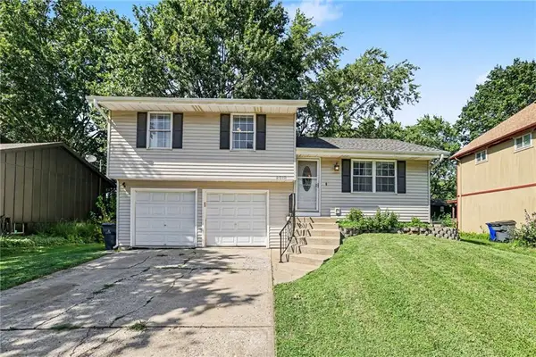 2018 E Mohawk Court, Olathe, KS 66062