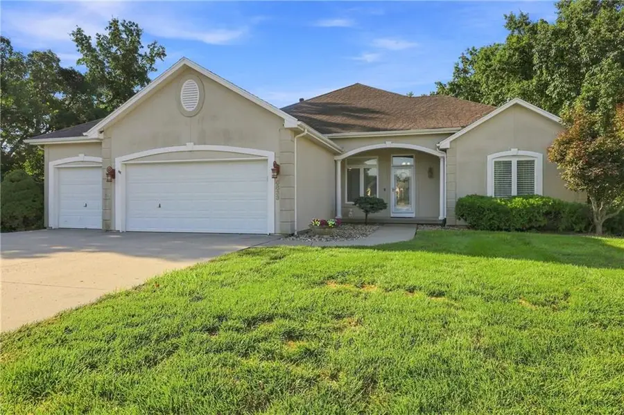 6833 Woodside Avenue, Kansas City, MO 64133 - #2
