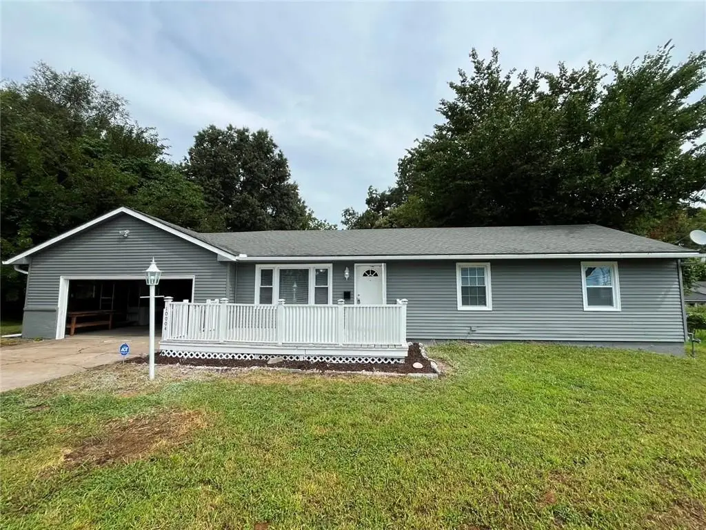 10004 E 38th Terrace, Kansas City, MO 64133 - #1