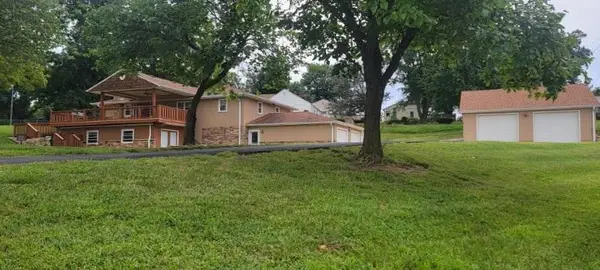 5001 NW High Drive, Riverside, MO 64150