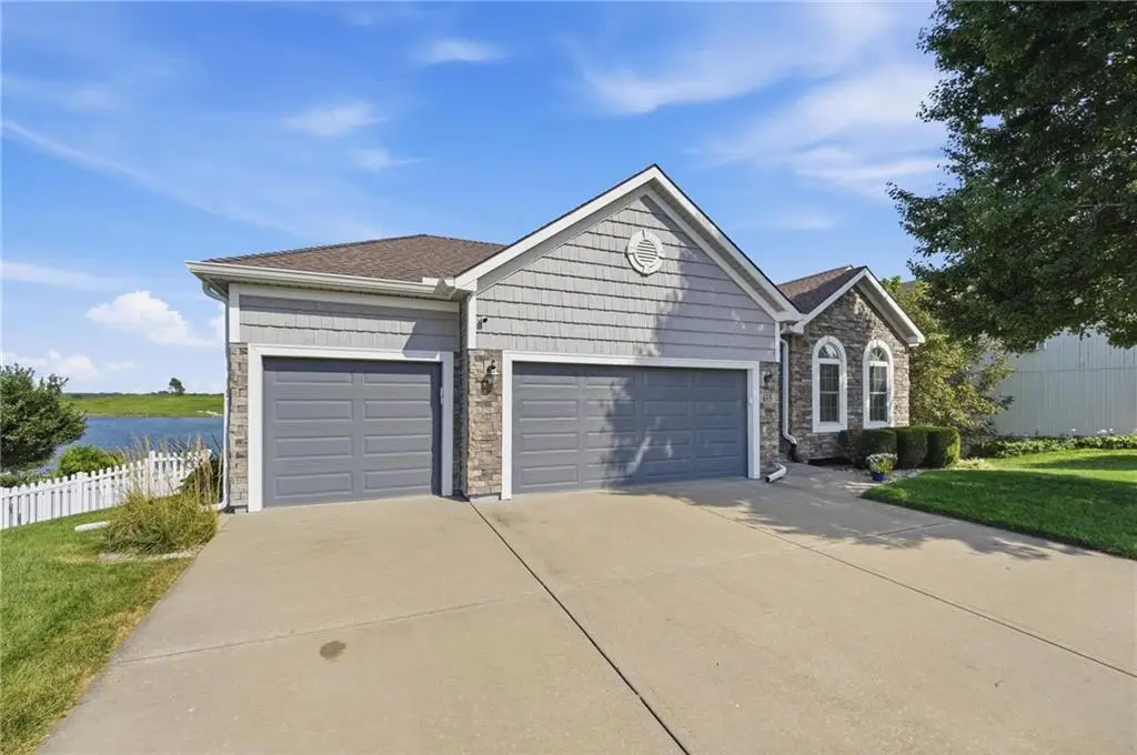 615 Johnston Parkway, Raymore, MO 64083 - #1