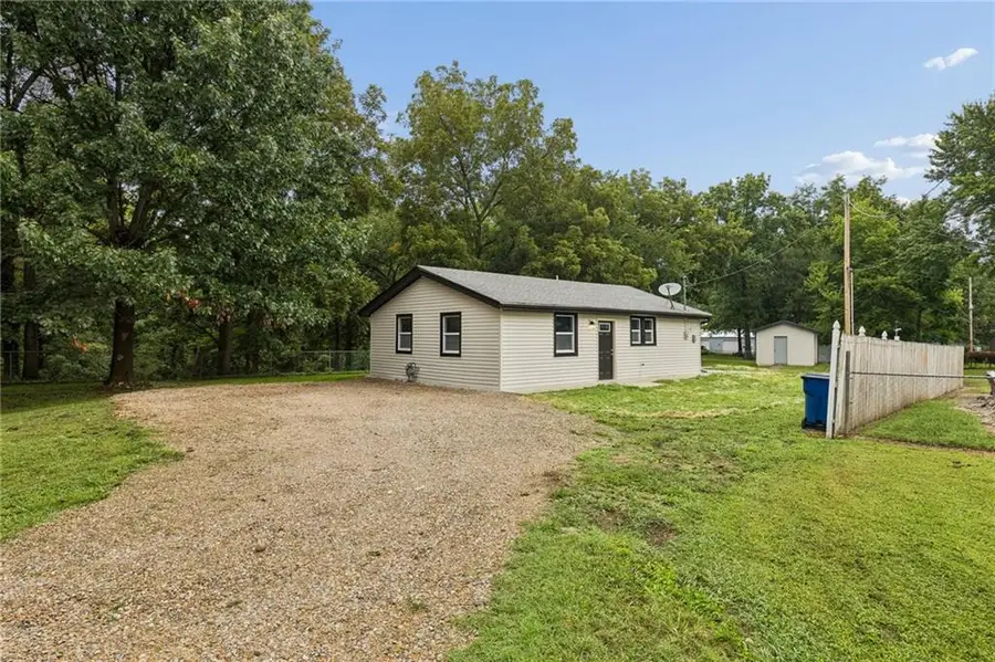 623 E 7th Street, Tonganoxie, KS 66086 - #2