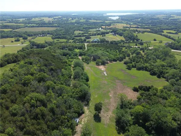 5781 Cecil Drive, Ozawkie, KS 66070