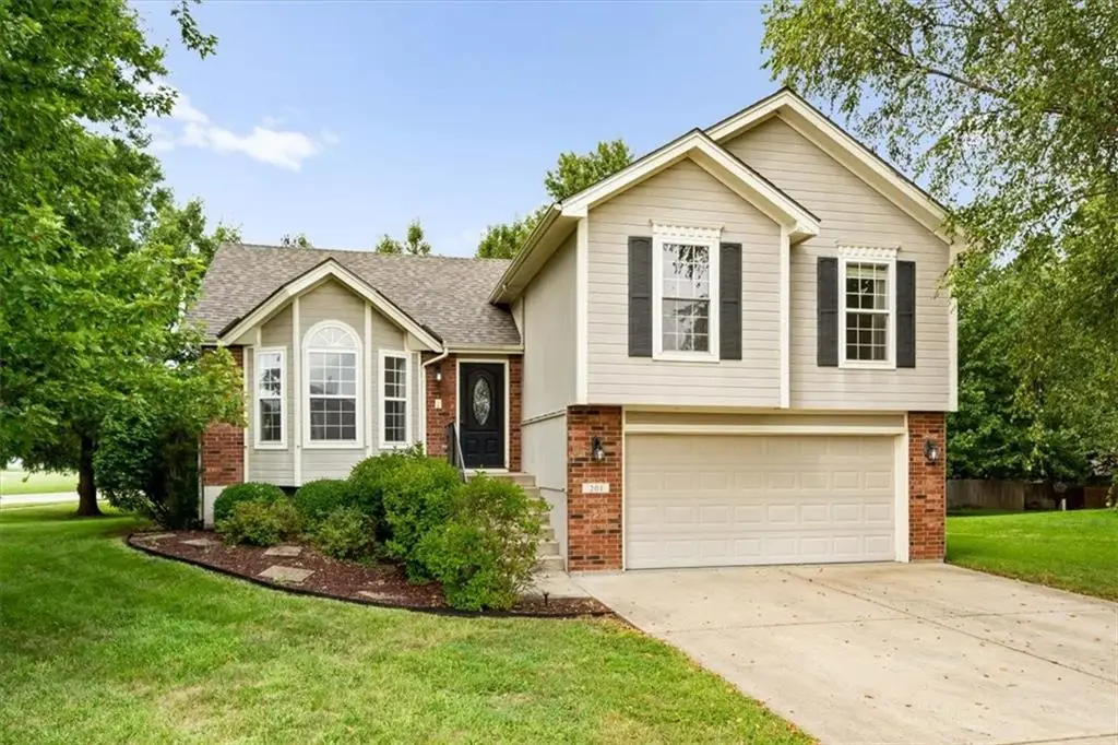 201 Mesa Drive, Smithville, MO 64089 - #1