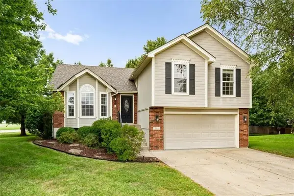201 Mesa Drive, Smithville, MO 64089