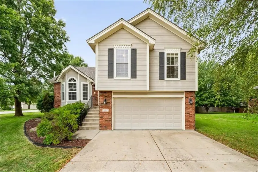 201 Mesa Drive, Smithville, MO 64089 - #2