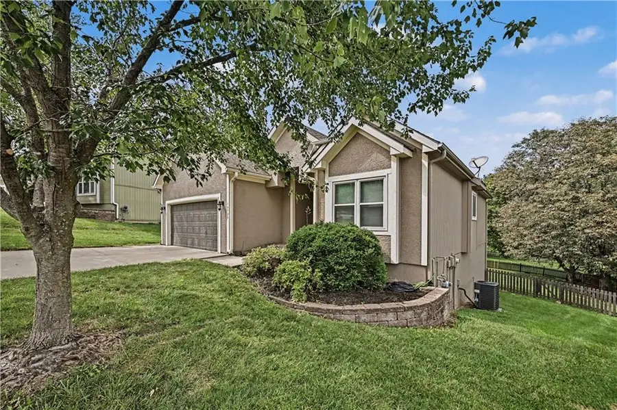 10726 N Tennessee Avenue, Kansas City, MO 64157 - #2