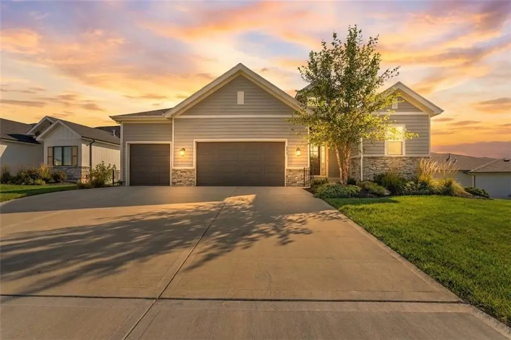 9436 Aurora Street, Lenexa, KS 66220 - #1