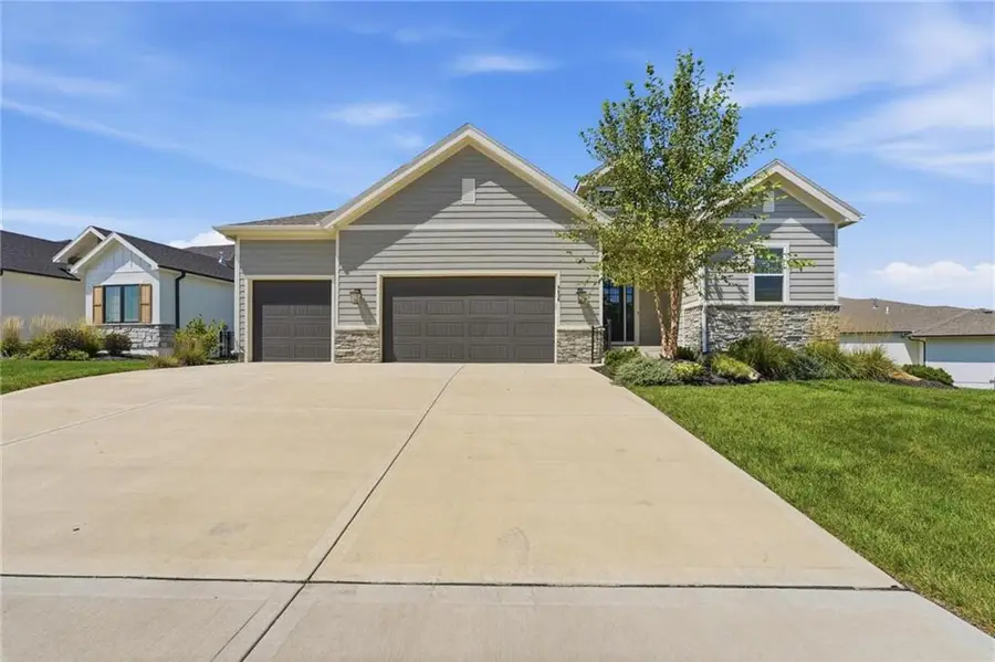 9436 Aurora Street, Lenexa, KS 66220 - #2