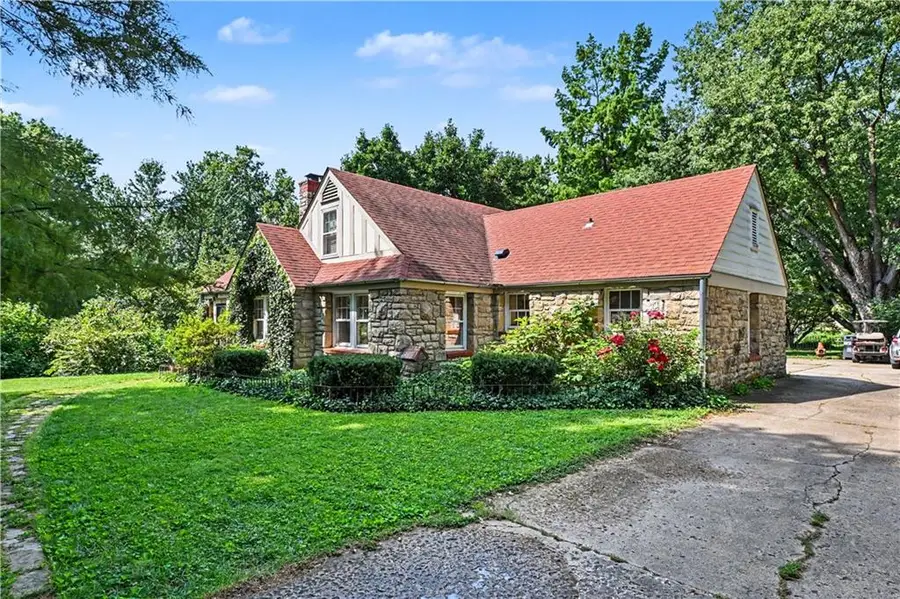 1902 S Lake Drive, Independence, MO 64055 - #3