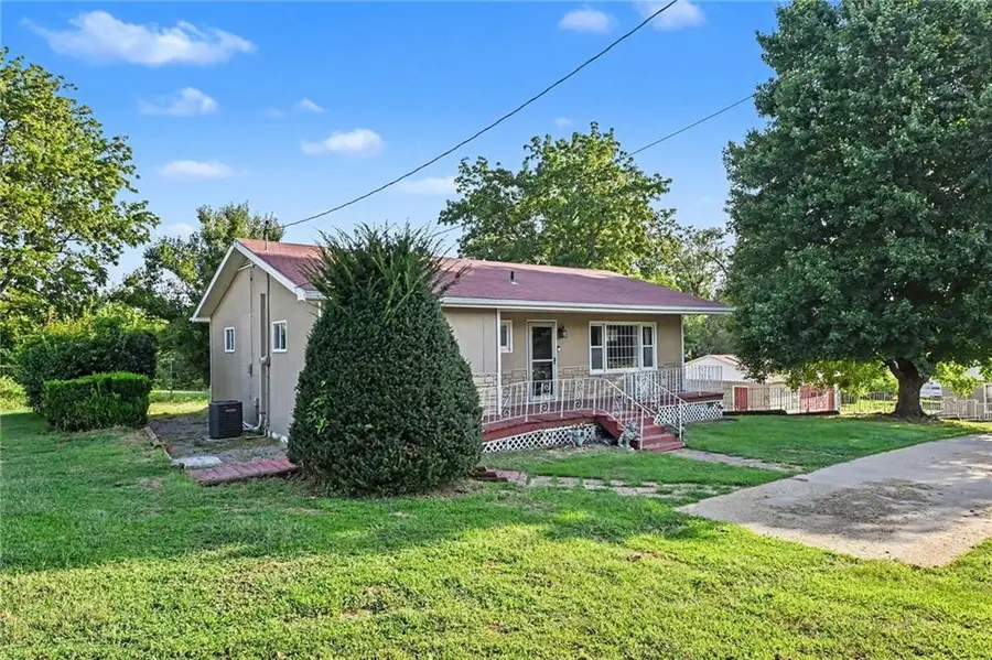 2921 Pear Street, Saint Joseph, MO 64503 - #3