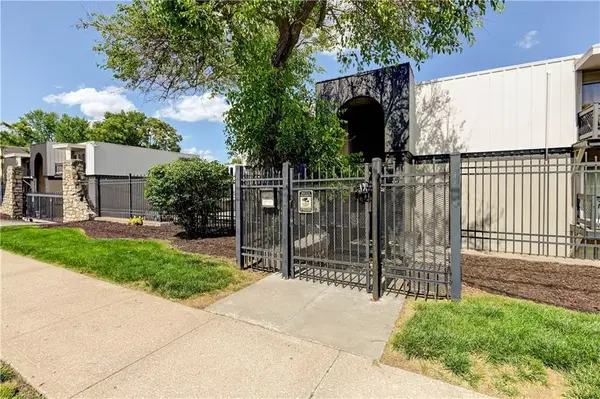 4157 Roanoke Road #2, Kansas City, MO 64111