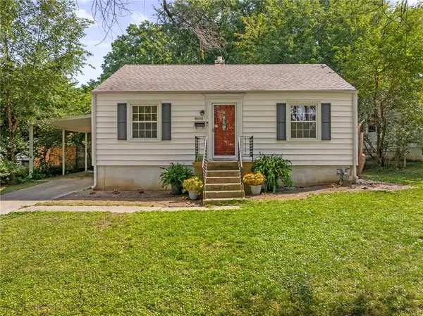 8605 Summit Street, Kansas City, MO 64114