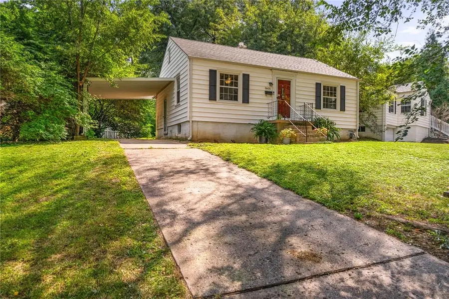 8605 Summit Street, Kansas City, MO 64114 - #2