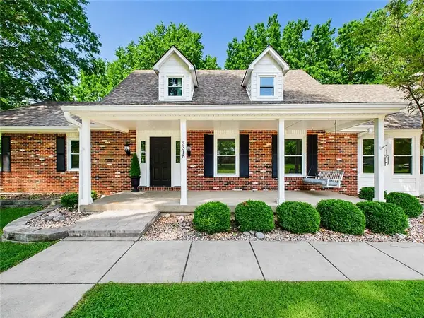3318 S Bellechase Drive, Grain Valley, MO 64029