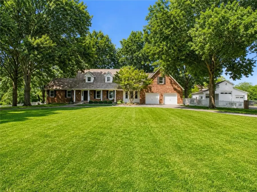 3318 S Bellechase Drive, Grain Valley, MO 64029 - #2
