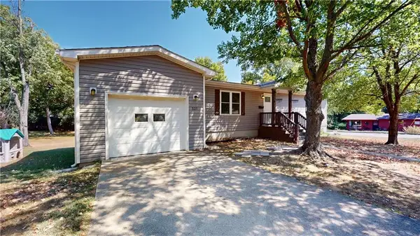 525 S West Street, Nevada, MO 64772