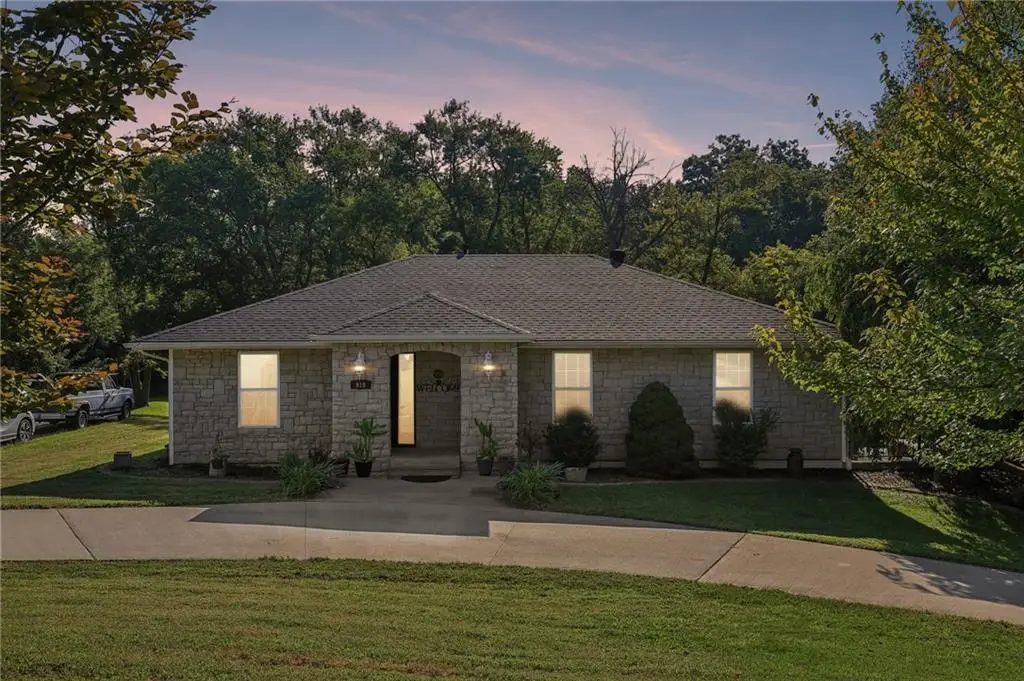 919 Shawnee Street, Tonganoxie, KS 66086 - #1