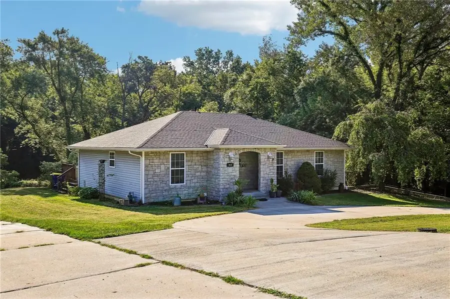 919 Shawnee Street, Tonganoxie, KS 66086 - #3