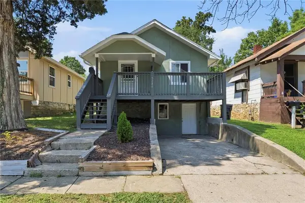 5240 South Benton Avenue, Kansas City, MO 64130