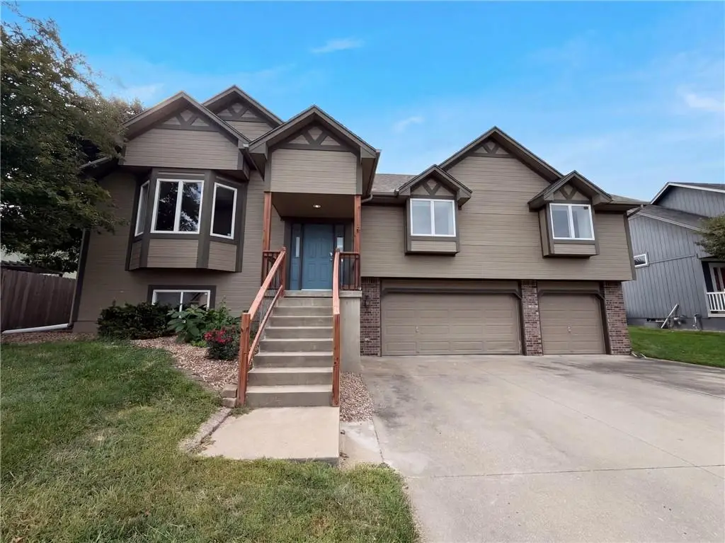 403 S Lakeshore Drive, Raymore, MO 64083 - #1