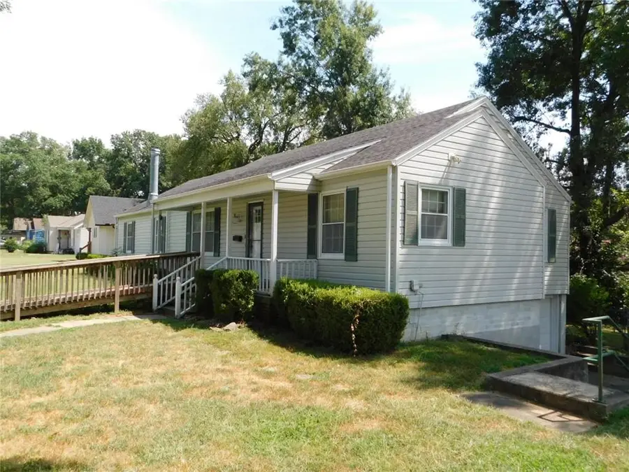 613 W Jefferson Street, Pittsburg, KS 66762 - #2