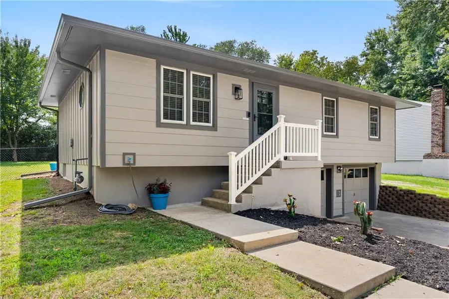 1504 Lawndale Avenue, Pleasant Hill, MO 64080 - #3