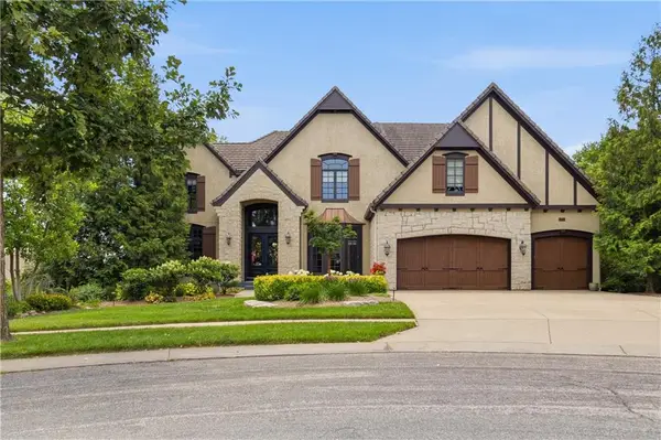12715 W 160th Terrace, Overland Park, KS 66221