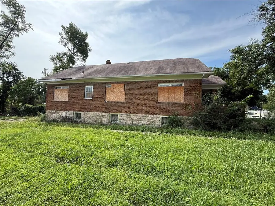 5437 Brooklyn Avenue, Kansas City, MO 64130 - #2