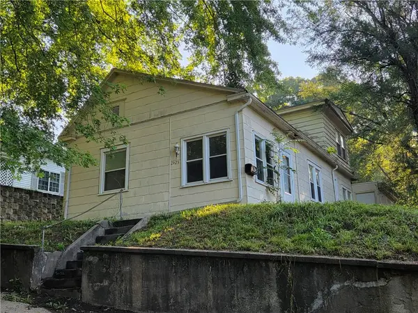 2425 S 15th Street, St Joseph, MO 64503