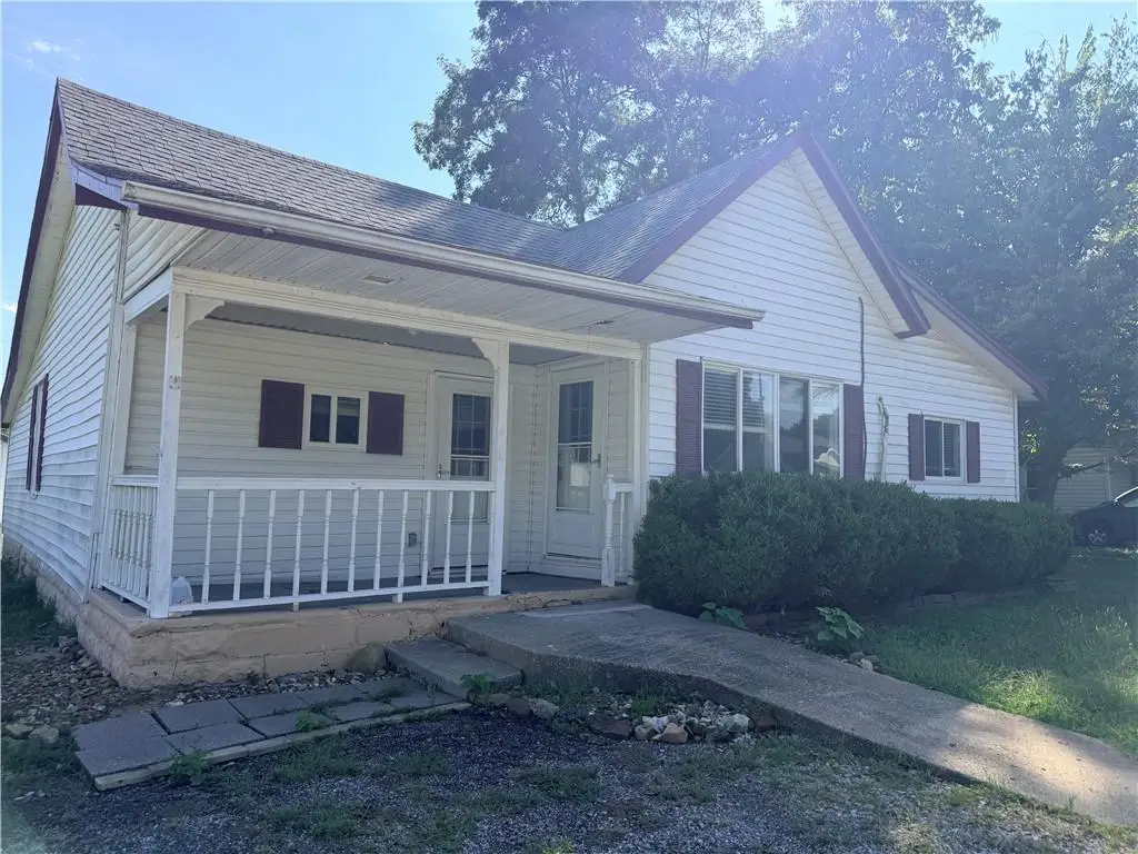 923 E Walnut Street, Rich Hill, MO 64779 - #1