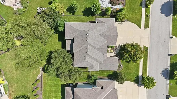 9404 W 163rd Place, Overland Park, KS 66085