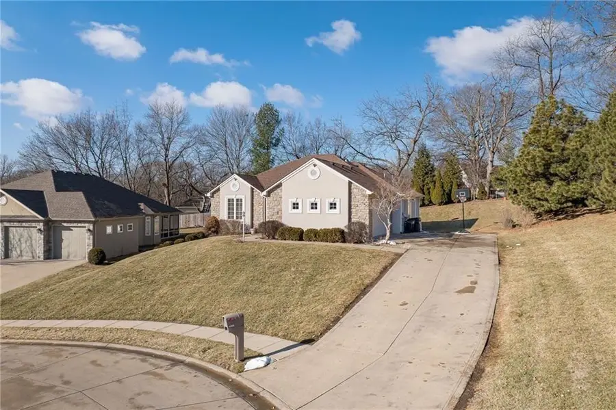 4109 Hidden Valley Drive, Saint Joseph, MO 64506 - #2