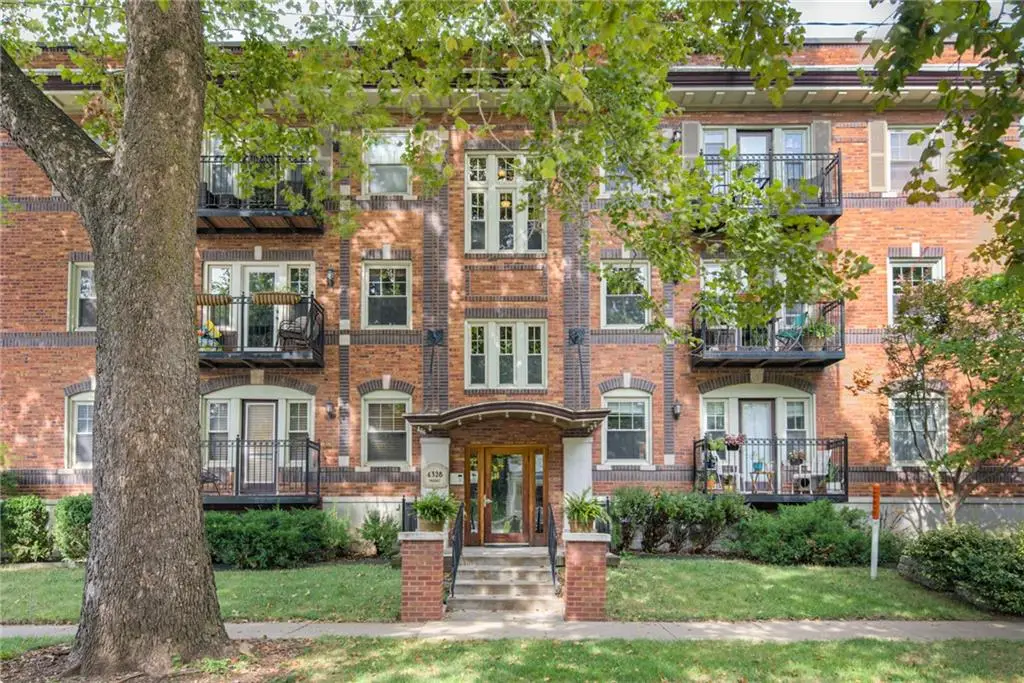 4328 Walnut Street #2A, Kansas City, MO 64111 - #1