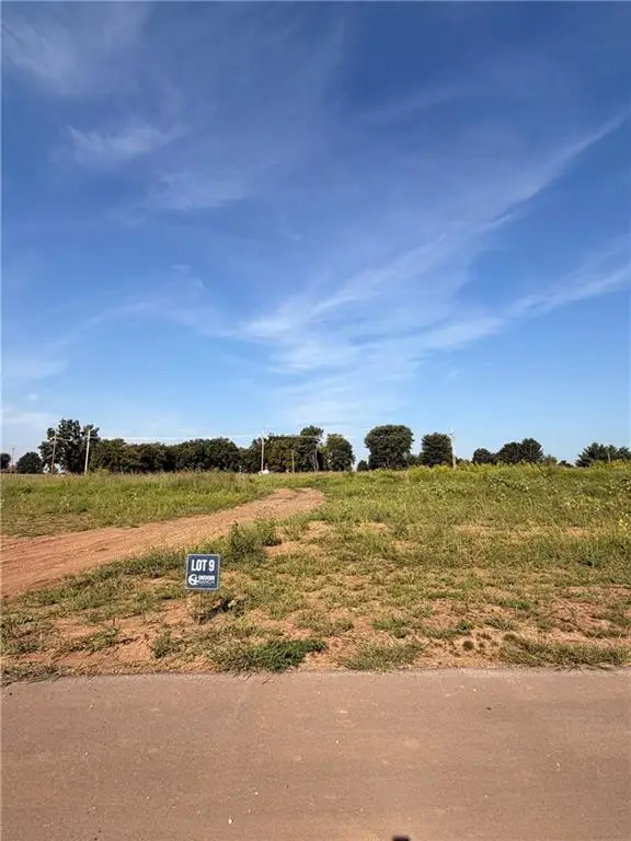 1070 Aria Drive, Raymore, MO 64083