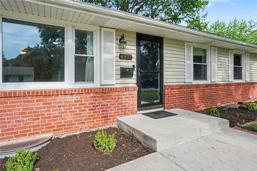 4937 NE Gladstone Avenue, Kansas City, MO 64119 - #3