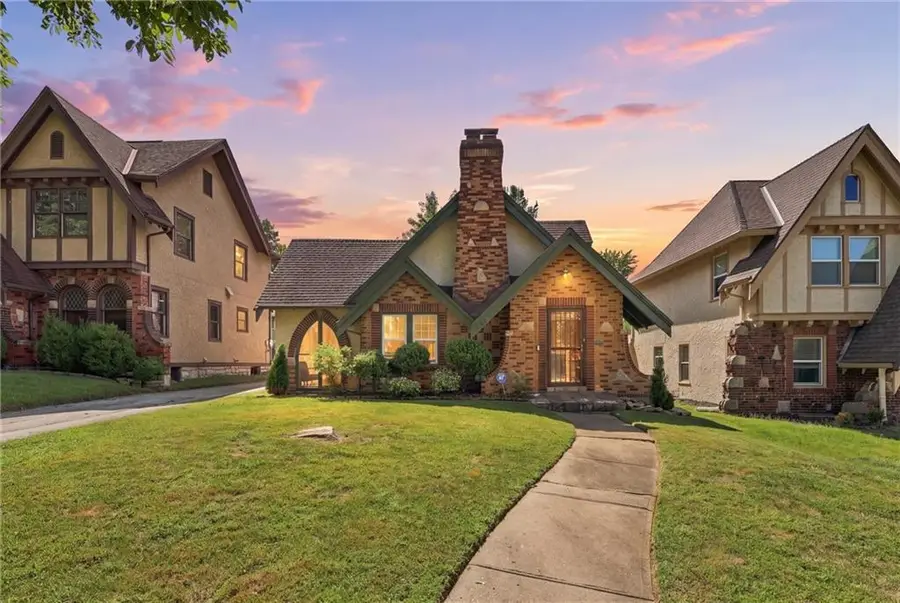 405 E Gregory Boulevard, Kansas City, MO 64131 - #2