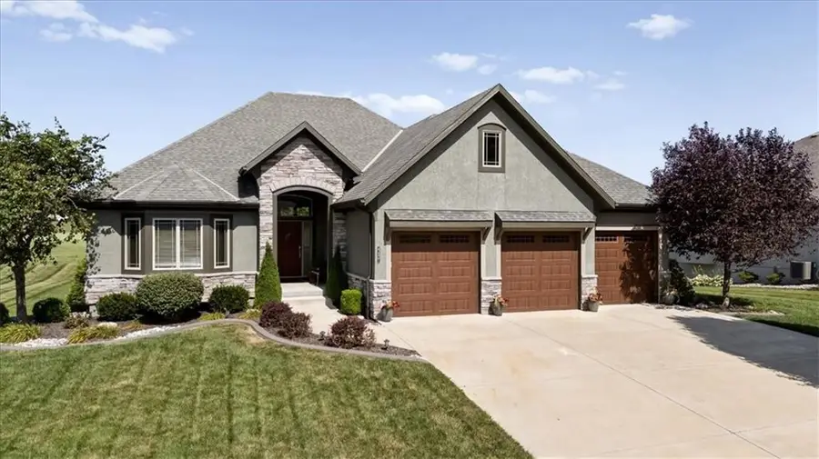 4421 N 142nd Street, Basehor, KS 66007 - #2