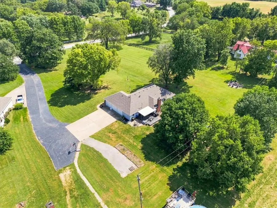 702 2nd Avenue S, Greenwood, MO 64034 - #3