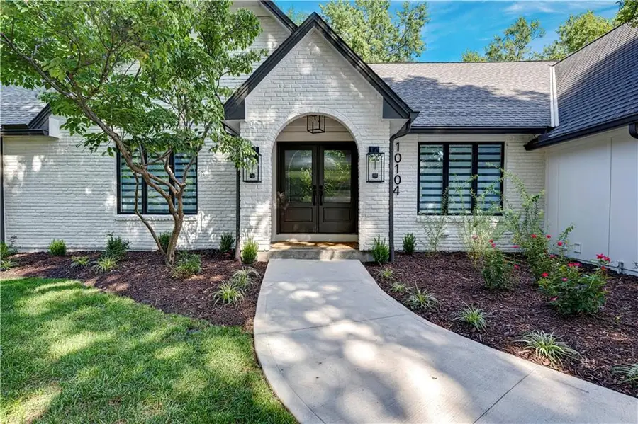 10104 Hemlock Drive, Overland Park, KS 66212 - #2