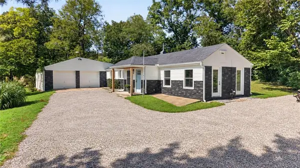 28 Tla Lake Shore Drive, Lake Lotawana, MO 64086