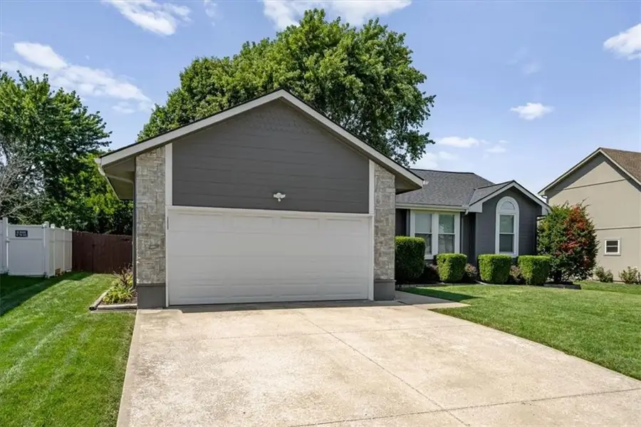 654 SE Canterbury Lane, Lees Summit, MO 64063 - #2