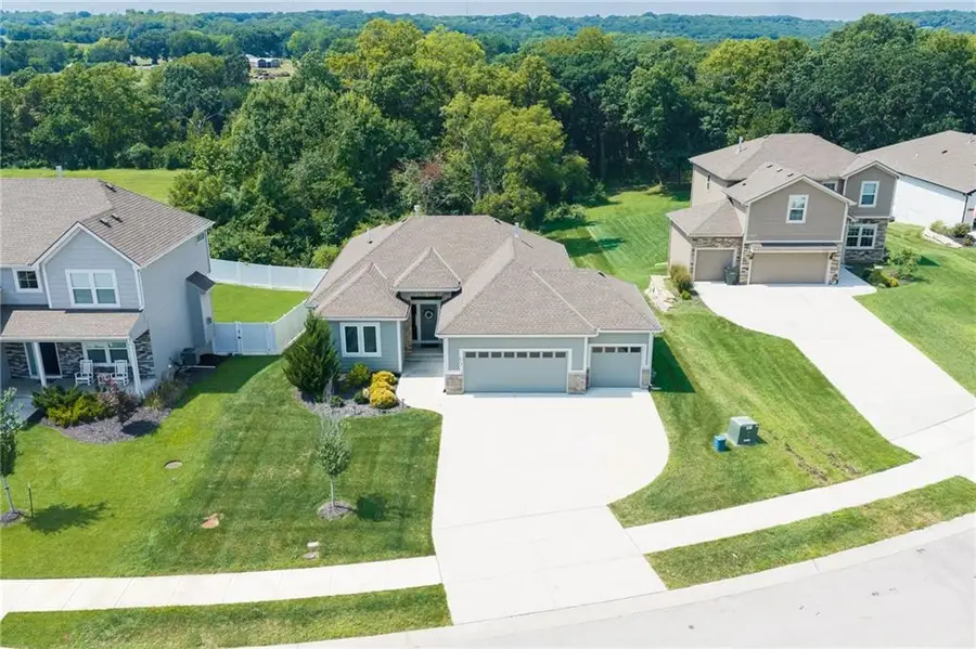 4712 Redwood Street, Leavenworth, KS 66048 - #2