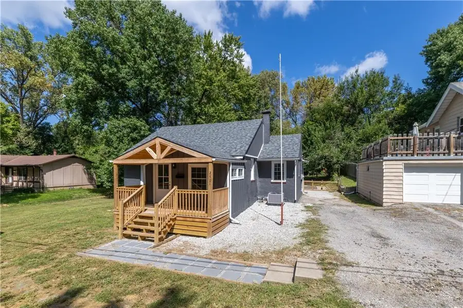 2701 Karnes Road, Saint Joseph, MO 64505 - #3