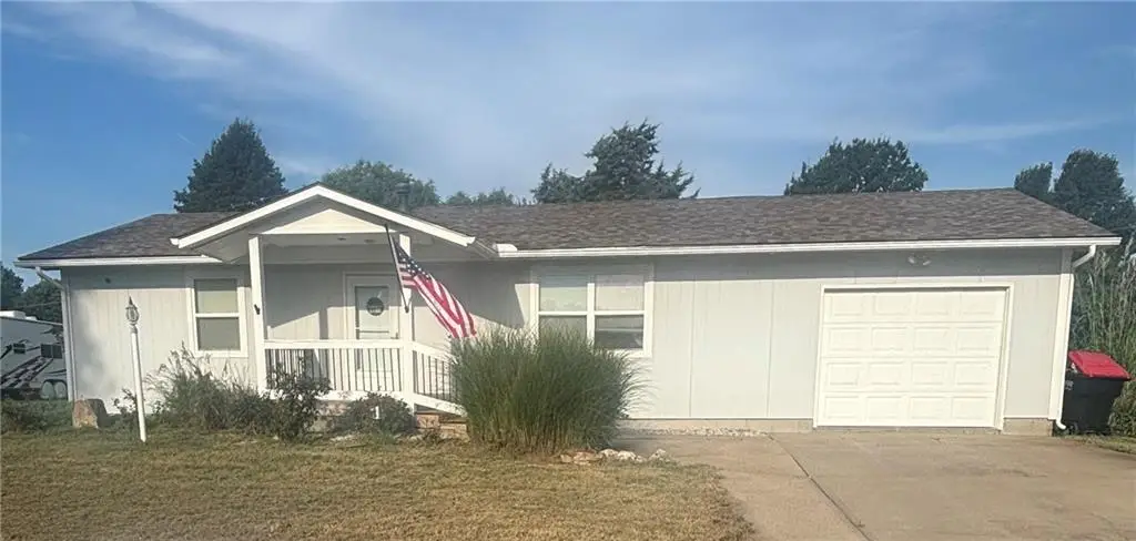 311 N Grant Street, Garnett, KS 66032 - #1