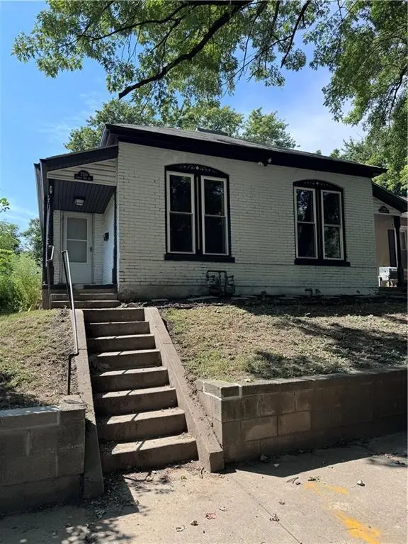 2108 S 14th Street, Saint Joseph, MO 64503 - #2