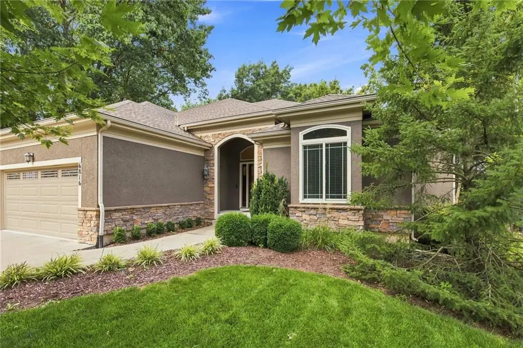6816 Longview Street, Shawnee, KS 66218 - #1