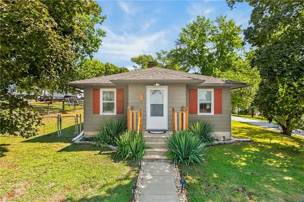 105 S July Street W, Dearborn, MO 64439