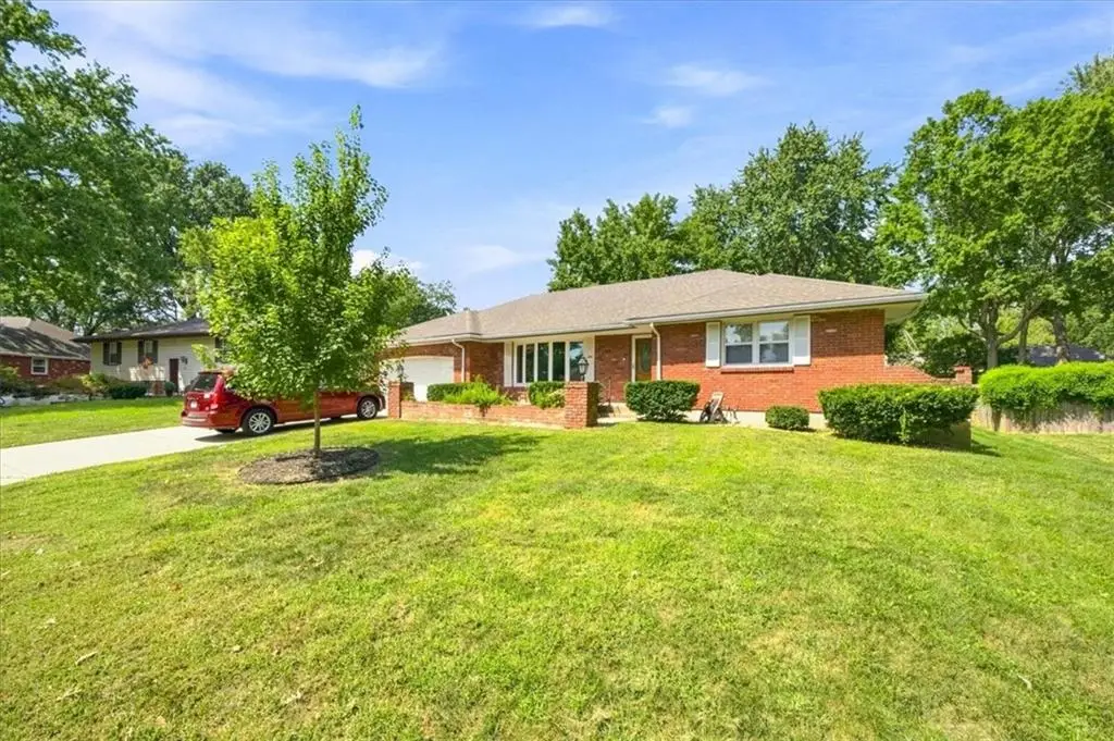 1009 SW Sunrise Drive, Blue Springs, MO 64015 - #1