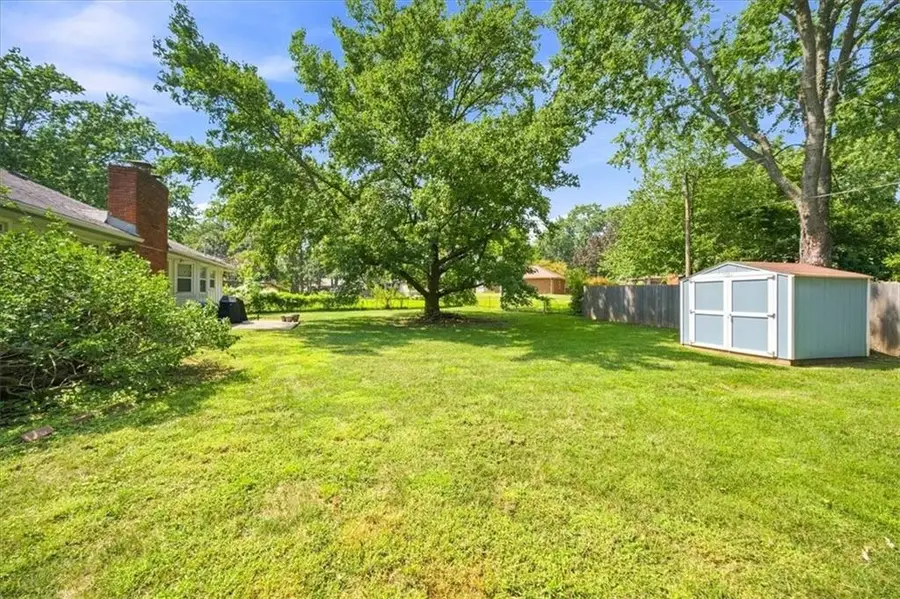 1009 SW Sunrise Drive, Blue Springs, MO 64015 - #2